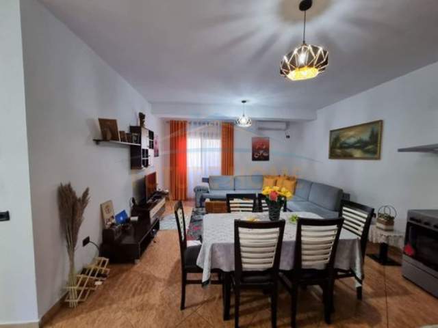 Tirane, shitet apartament 3+1 Kati 0, 115 m² 75.000 Euro