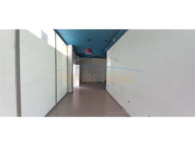 Tirane, jepet me qera dyqan Kati 0, 55 m² 420 Euro (Bulevardi Zogu I)
