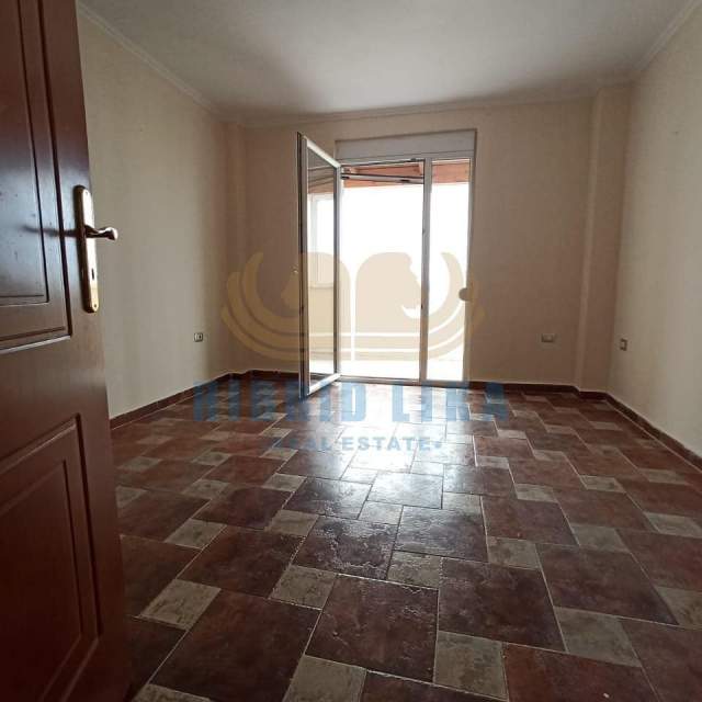 Kavaje, shes apartament duplex Kati 5, 187 m² 110.000 Euro (Mali i Robit)
