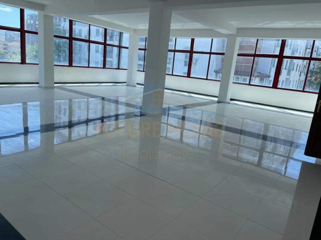 Tirane, jap me qera ambjent biznesi Kati 2, 500 m² 2.500 Euro (Rruga 5 Maji)