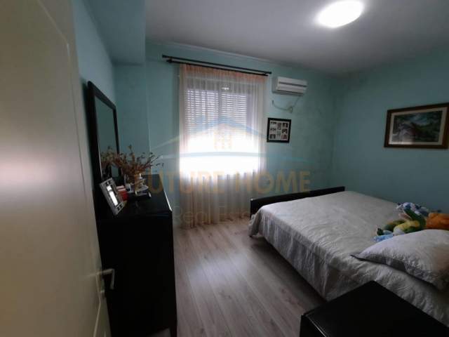 Tirane, shes apartament 3+1 Kati 5, 136 m² 200.000 Euro (Rruga e Kavajes)