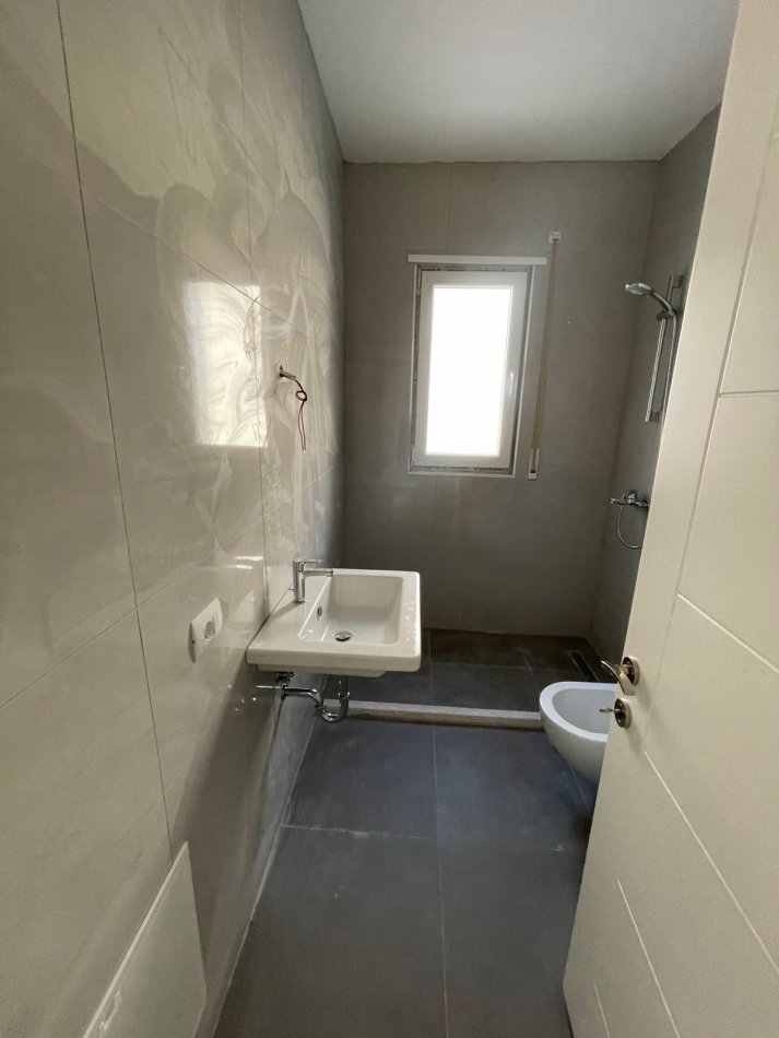 Tirane, jepet me qera apartament 2+1 Kati 4, 100 m² 500 € (Kompleksi Erli)