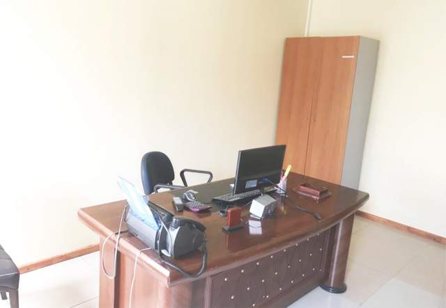 Tirane, shitet magazine 215 m² 107.500 Euro
