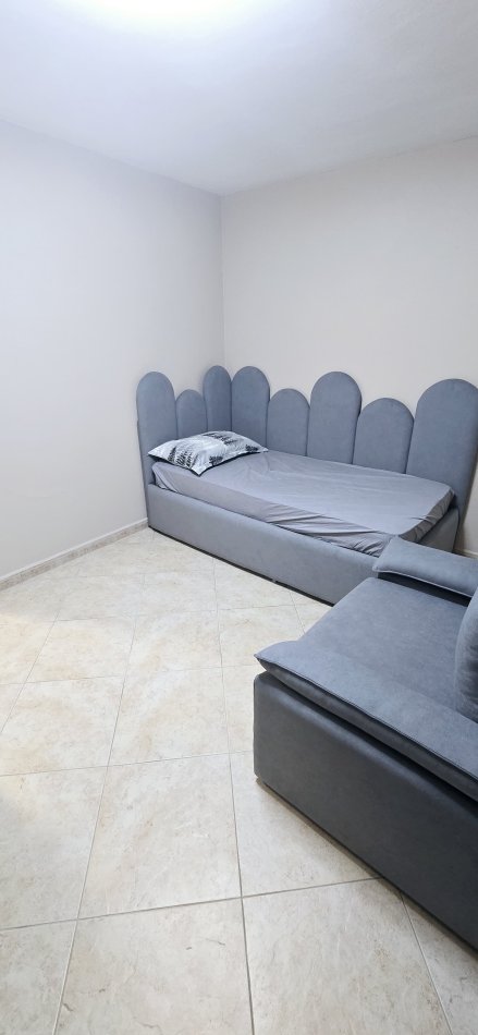 Tirane, jepet me qera apartament 3+1 Kati 1, 135 m² 1.100 € (rruga haxhi hysen dalliu)