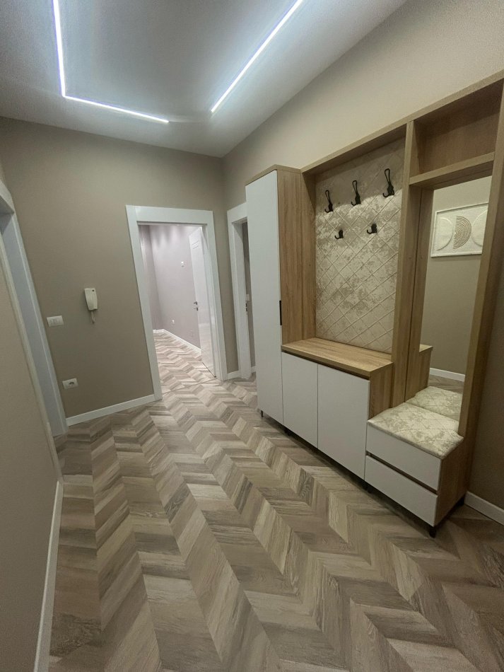 Tirane, jepet me qera apartament 2+1 Kati 7, 120 m² 1.200 € (qender)