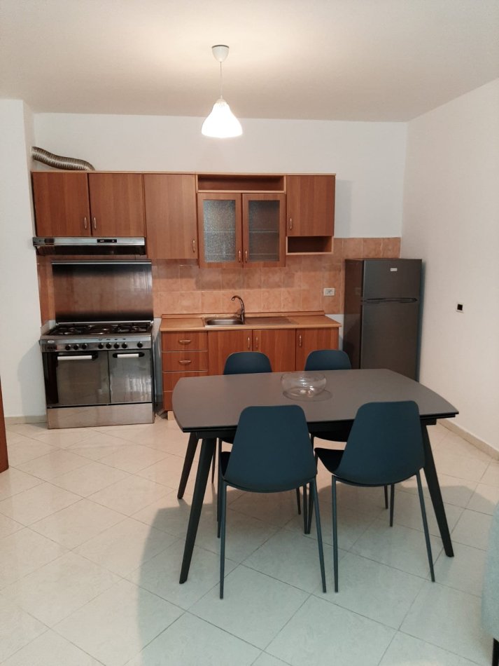 Tirane, jepet me qera apartament 1+1 Kati 7, 70 m² 500 € (rruga e elbasanit)