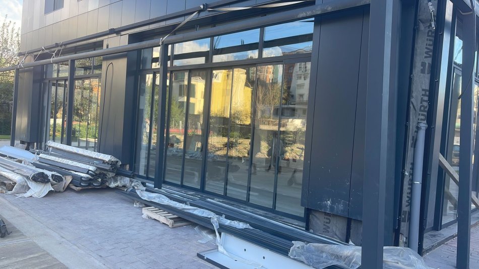 Jepet Ambient Biznesi per qira tek Rruga 5 Maji!