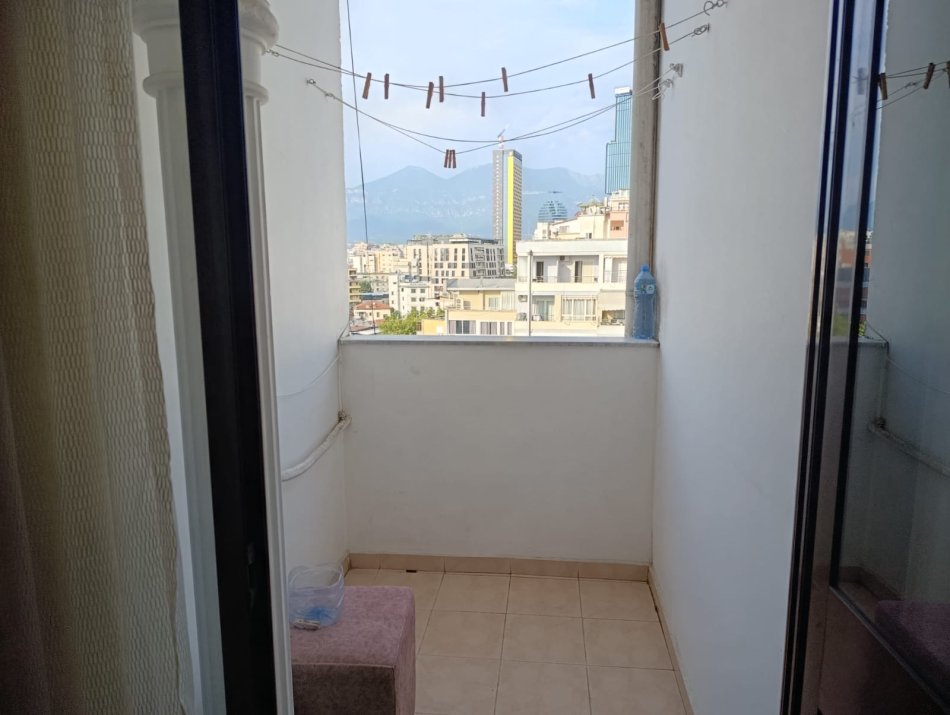 Tirane, jepet me qera apartament 2+1+Aneks Kati 8, 100 m² 600 € (Rruga Kavajes,prane Proper Pizza)