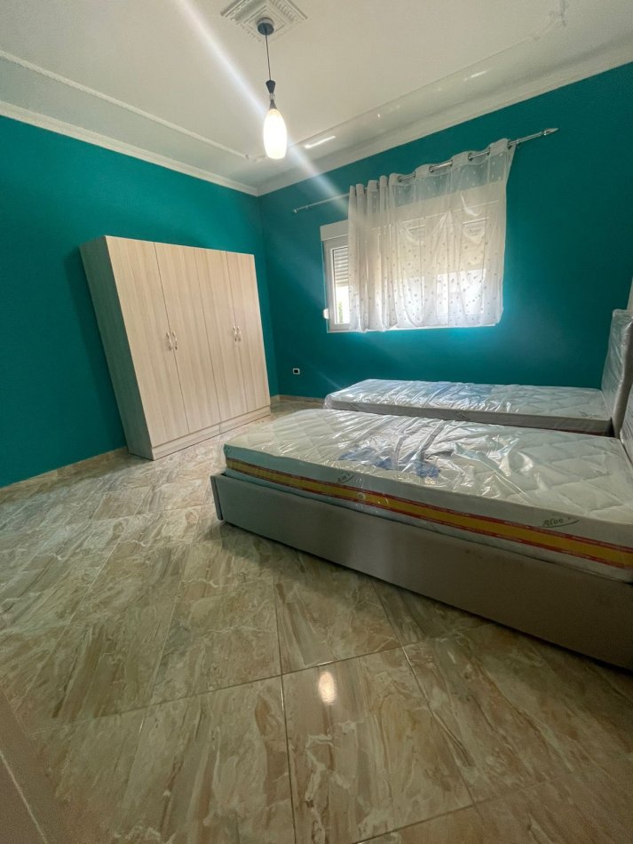 Tirane, jepet me qera apartament 3+1+Aneks+Ballkon Kati 2, 180 m² 700 € (Don Bosko)