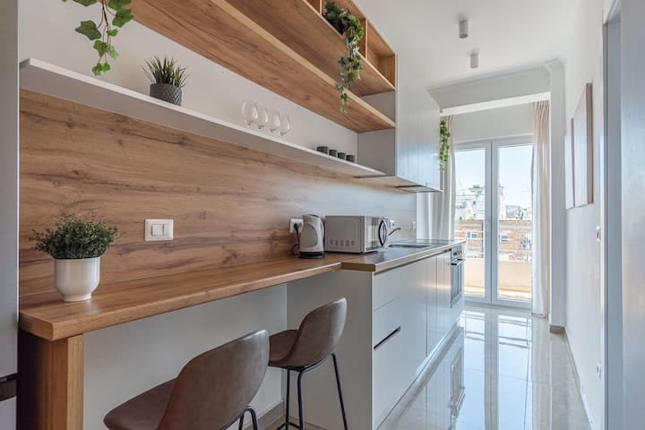 Tirane, shes apartament 2+1+Ballkon Kati 5, 112 m² 340.000 € (Qender (fiks te Tregu Çam - Sheshi Skenderbej))