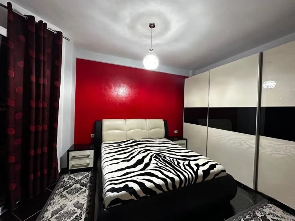 Tirane, jepet me qera apartament 3+1 , 115 m² 680 € 