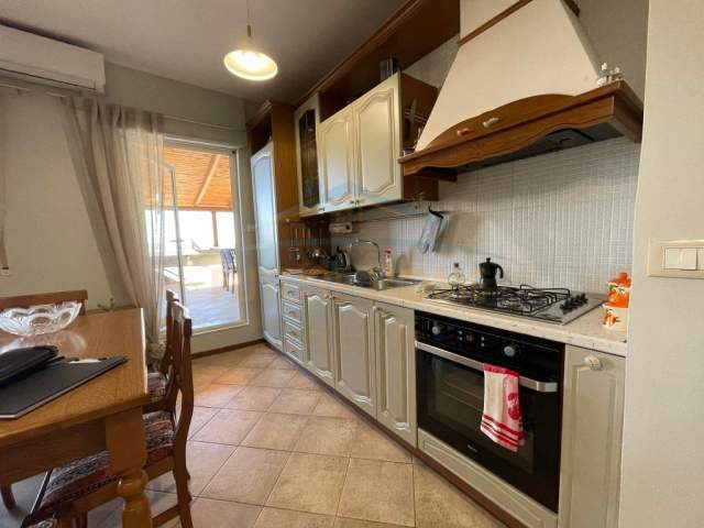 Tirane, jepet me qera apartament 2+1+BLK Kati 10, 115 m² 700 Euro (Rruga e Bogdaneve)