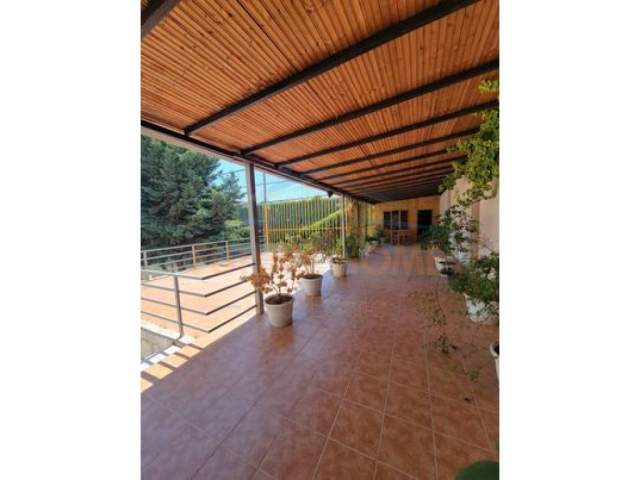 Tirane, jepet me qera ambjent biznesi Kati 1, 1.395 m² 3.500 Euro (MEZEZ)