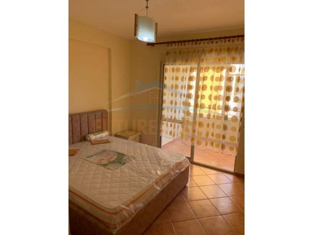 Durres, jepet me qera apartament Kati 5, 67 m² 250 Euro (Rruga Pavarsia)