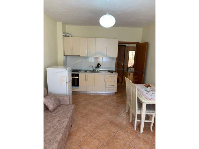 Durres, jepet me qera apartament Kati 5, 67 m² 250 Euro (Rruga Pavarsia)