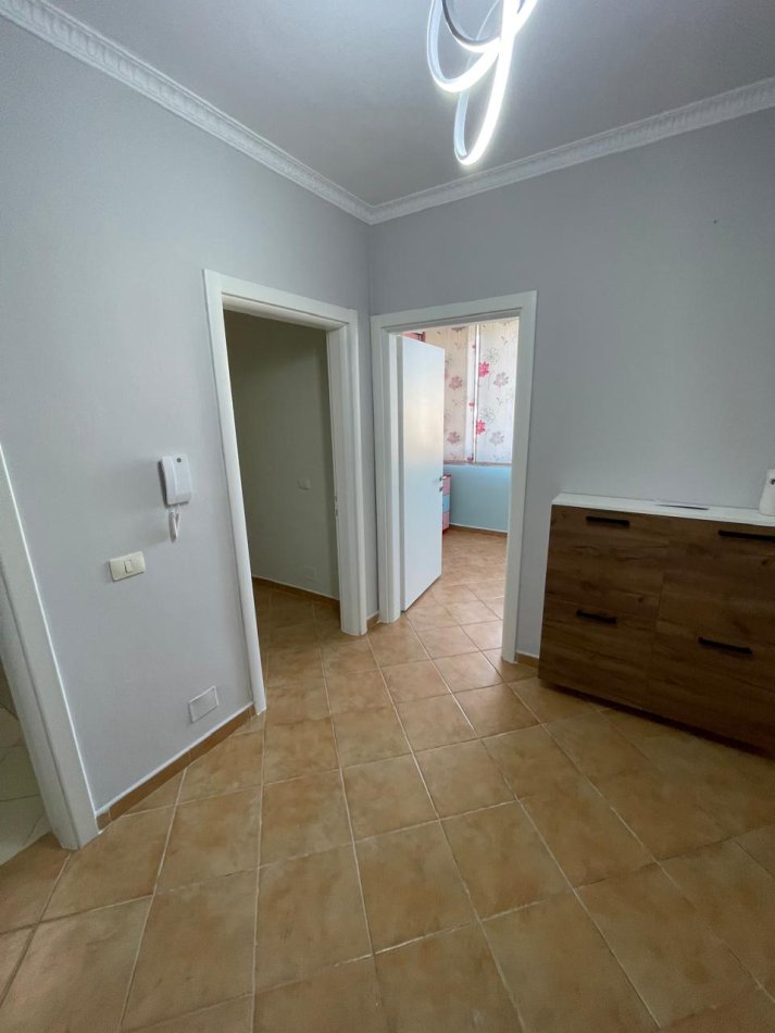 Tirane, jepet me qera apartament 2+1 Kati 9, 101 m² 699 € (RRUGA ELBASANIT)