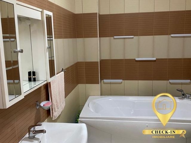 Tirane, shitet apartament 4+1+BLK Kati 5, 187 m² 310.000 Euro (Pazari i Ri)