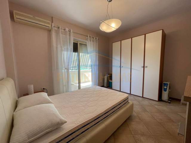 Tirane, jepet me qera apartament 2+1+BLK Kati 10, 115 m² 700 Euro (Rruga e Bogdaneve)