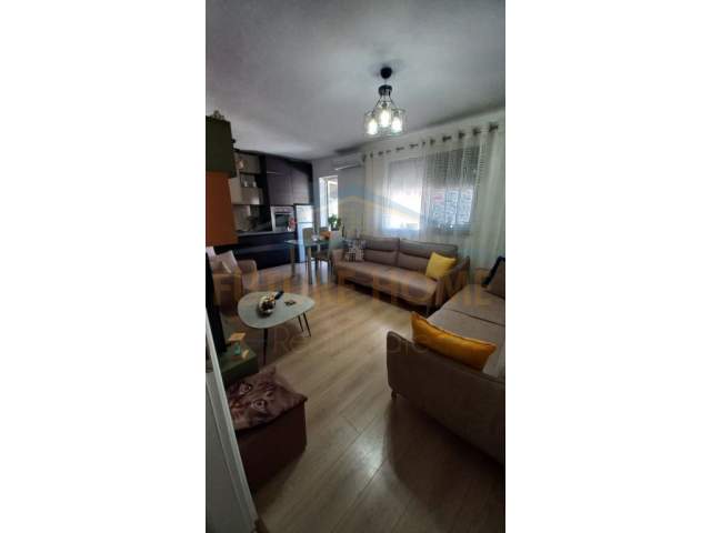 Durres, shitet apartament 1+1+BLK Kati 5, 63 m² 40.000 Euro (Prane shkolles Eftali Koci, Durres)