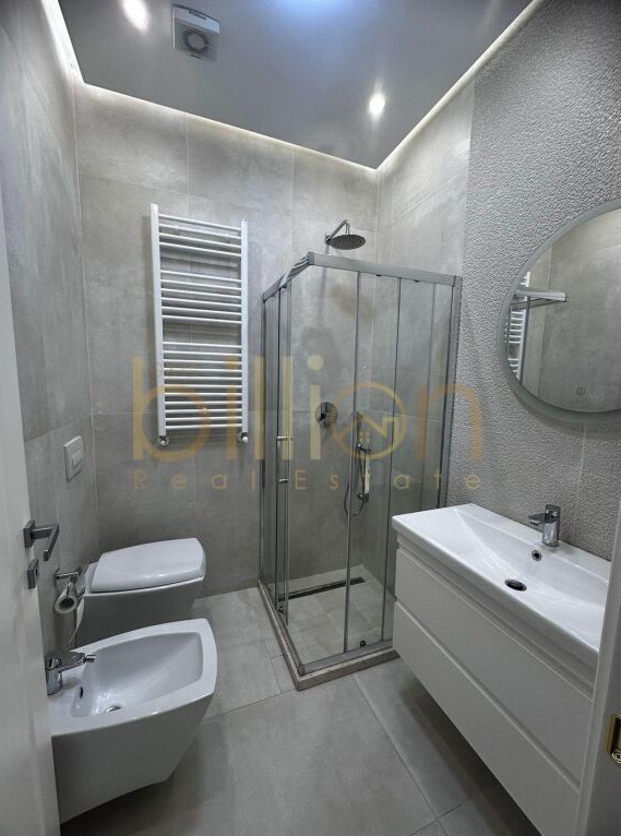 Tirane, jepet me qera apartament 3+1+BLK Kati 3, 200 m² 1.500 Euro (TEG)