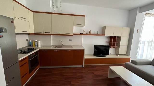 Tirane, jepet me qera apartament 1+1 Kati 4, 60 m² 60.000 Leke (Afer Kika2)