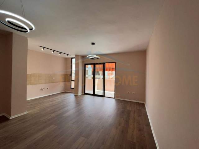 Tirane, shitet apartament 2+1+BLK Kati 6, 125 m² 93.500 Euro (Prane 'Big Market ')