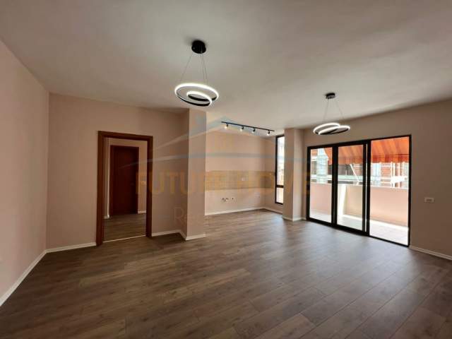 Tirane, shitet apartament 2+1+BLK Kati 6, 125 m² 93.500 Euro (Prane 'Big Market ')