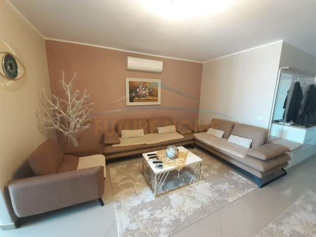 Durres, shitet apartament 2+1 Kati 11, 116 m² 98.000 Euro (Prane Markates)