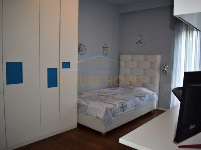 Tirane, jepet me qera Vile 4+1+A+BLK Kati 0, 405 m² 5.000 Euro (Rezidenca White Houses) PARK27375