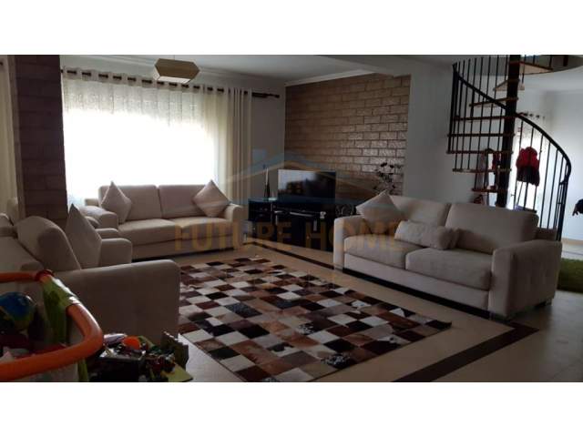 Tirane, shes Vile 3+1+A+BLK Kati 0, 300 m² 300.000 Euro (Tregu Elektrik) PARK27379