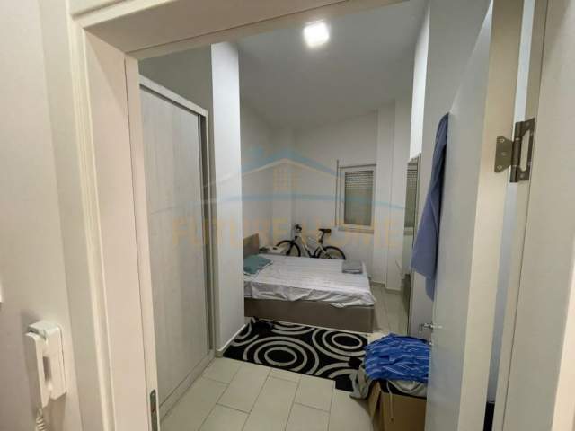 Tirane, jepet me qera apartament 2+1 Kati 4, 80 m² 500 Euro (Liqeni i Thatë)