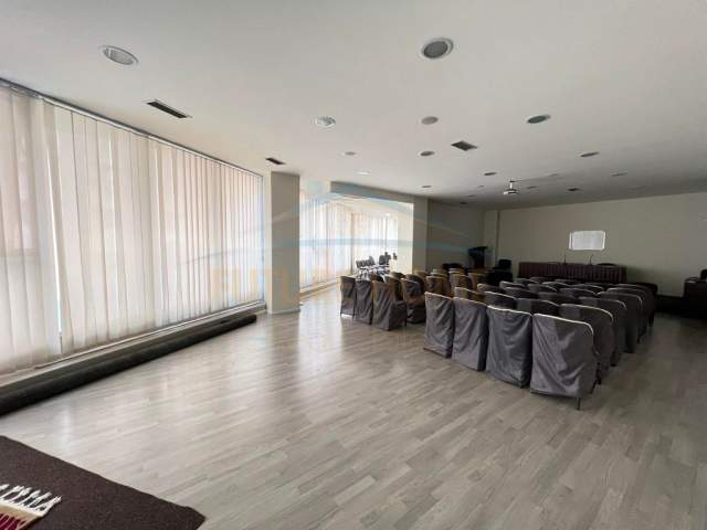 Tirane, jap me qera ambjent biznesi Kati 3, 363 m² 3.500  (Unaza e Re)