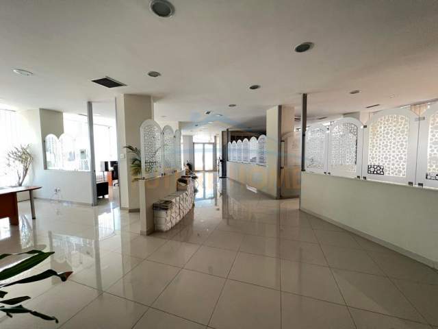 Tirane, jap me qera ambjent biznesi Kati 3, 363 m² 3.500  (Unaza e Re)
