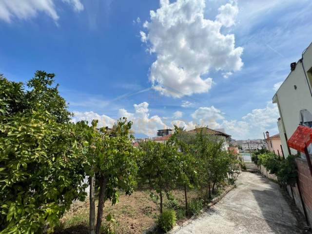 Tirane, shes shtepi Kati 0, 621 m² 350.000 Euro (Yzberisht)