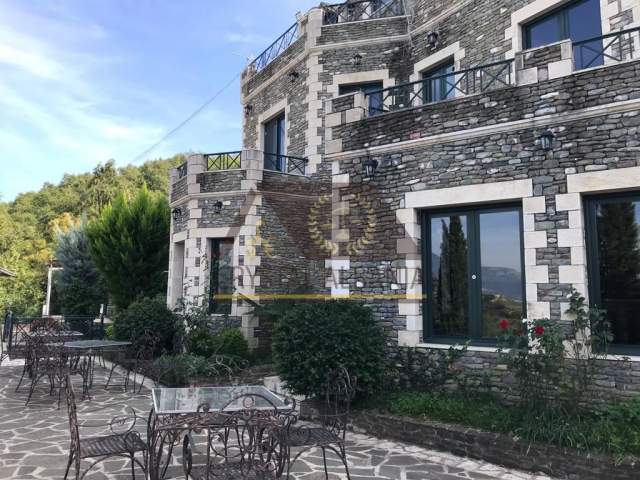 Tirane, jepet me qera bar-resorant 520 m² 2.000 Euro (Petrele)