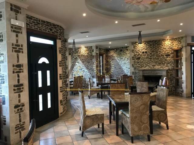 Tirane, jepet me qera bar-resorant 520 m² 2.000 Euro (Petrele)
