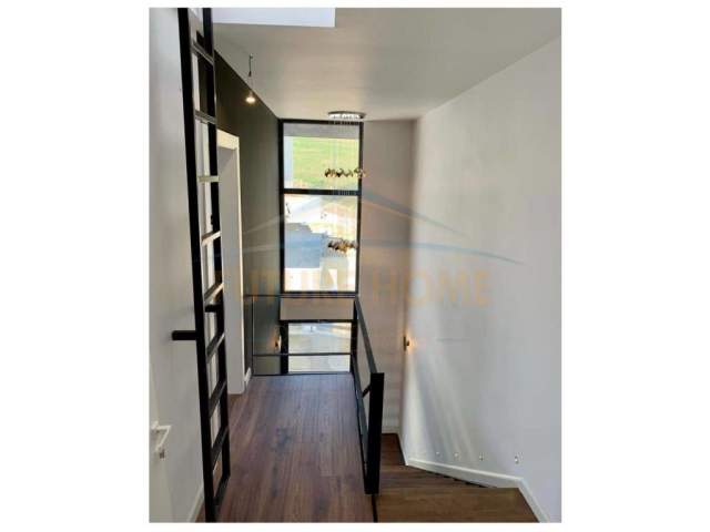Tirane, shitet apartament duplex 2 Katshe Kati 2, 916 m² 750.000 Euro (Daias)