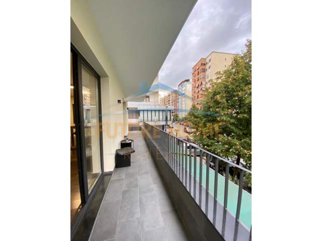 Tirane, jepet me qera zyre Kati 1, 165 m² 1.300 Euro (Komuna E Parisit)