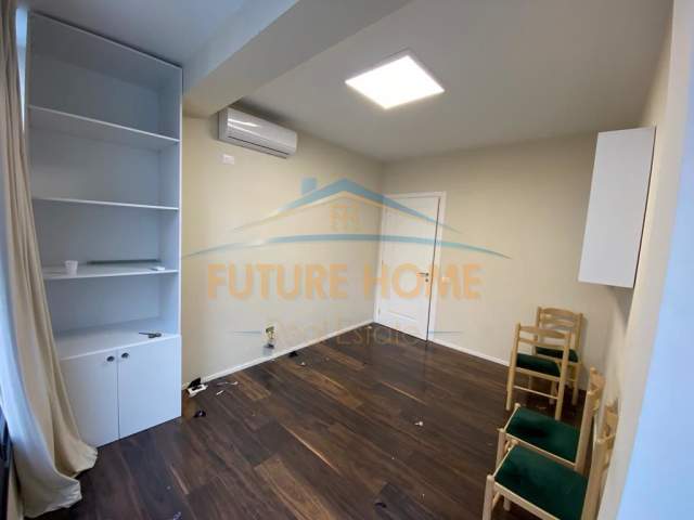 Tirane, jepet me qera zyre Kati 1, 165 m² 1.300 Euro (Komuna E Parisit)