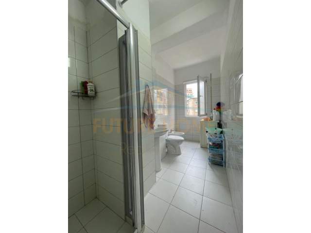Tirane, jepet me qera apartament 1+1 Kati 3, 70 m² 400 Euro (brryli)