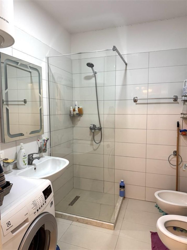 Tirane, jepet me qera apartament 1+1 Kati 3, 60 m² 550 € (21 dhjetori)