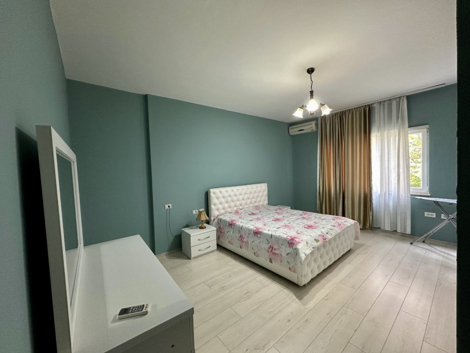 Tirane, jepet me qera apartament 2+1+Ballkon Kati 3, 61 m² 550 € (Rruga e Elbasanit, Prane Piceri Laguna)
