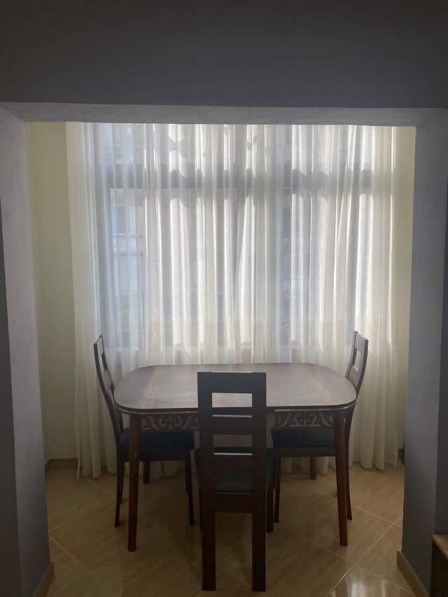 Tirane, jepet me qera apartament 1+1+BLK Kati 4, 55 m² 400 Euro (Bulevardi Zhan Dark)