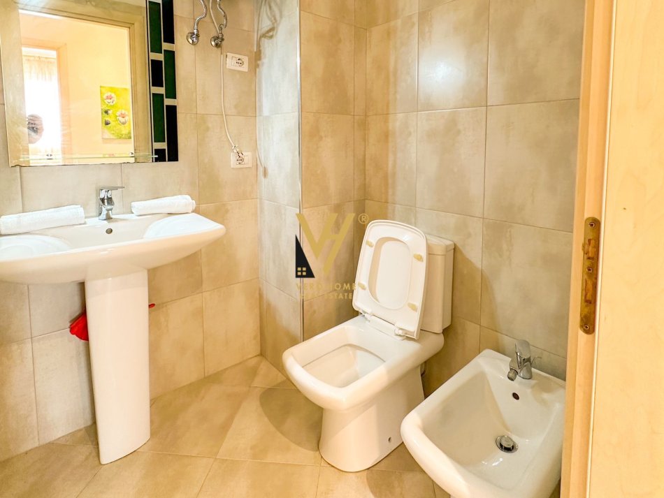 Tirane, jepet me qera apartament 2+1+Ballkon Kati 6, 76 m² 650 € (RRUGA E KAVAJES)