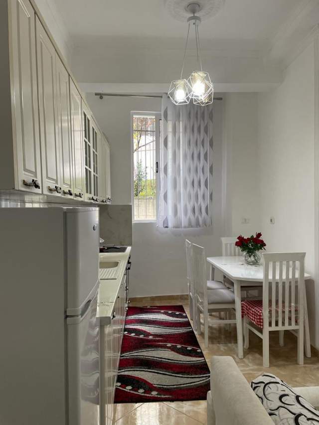 Tirane, shitet apartament Kati 1, 85 m² 60.000 Euro (QESARAK)