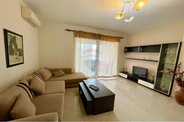 Tirane, jepet me qera 100 m² 800 Euro (Rruga e Bogdaneve)
