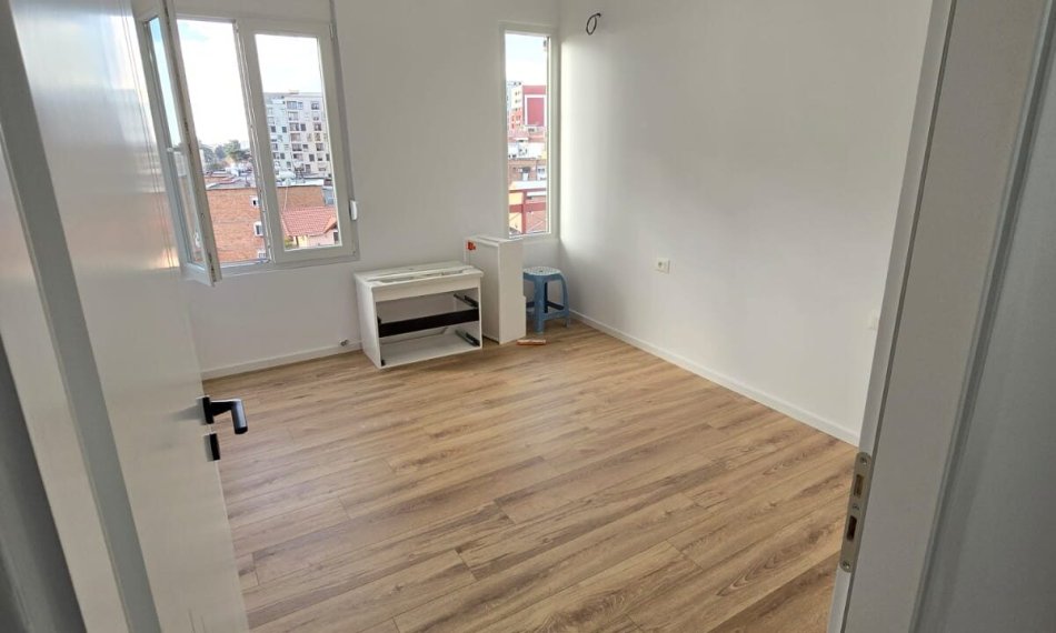 Tirane, shitet apartament 2+1+Aneks+Ballkon Kati 6, 75 m² 132.000 € (xhamllik)