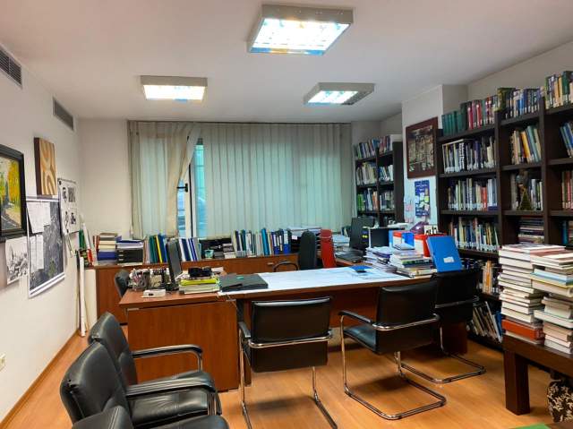 Tirane, shitet zyre 223 m² 300.000 Euro