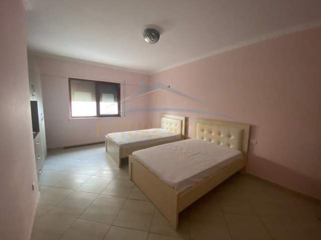 Durres, jepet me qera apartament 2+1+BLK Kati 4, 450 Euro (Vollga, Durrë)