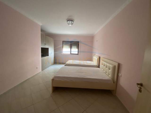 Durres, jepet me qera apartament 2+1+BLK Kati 4, 450 Euro (Vollga, Durrë)